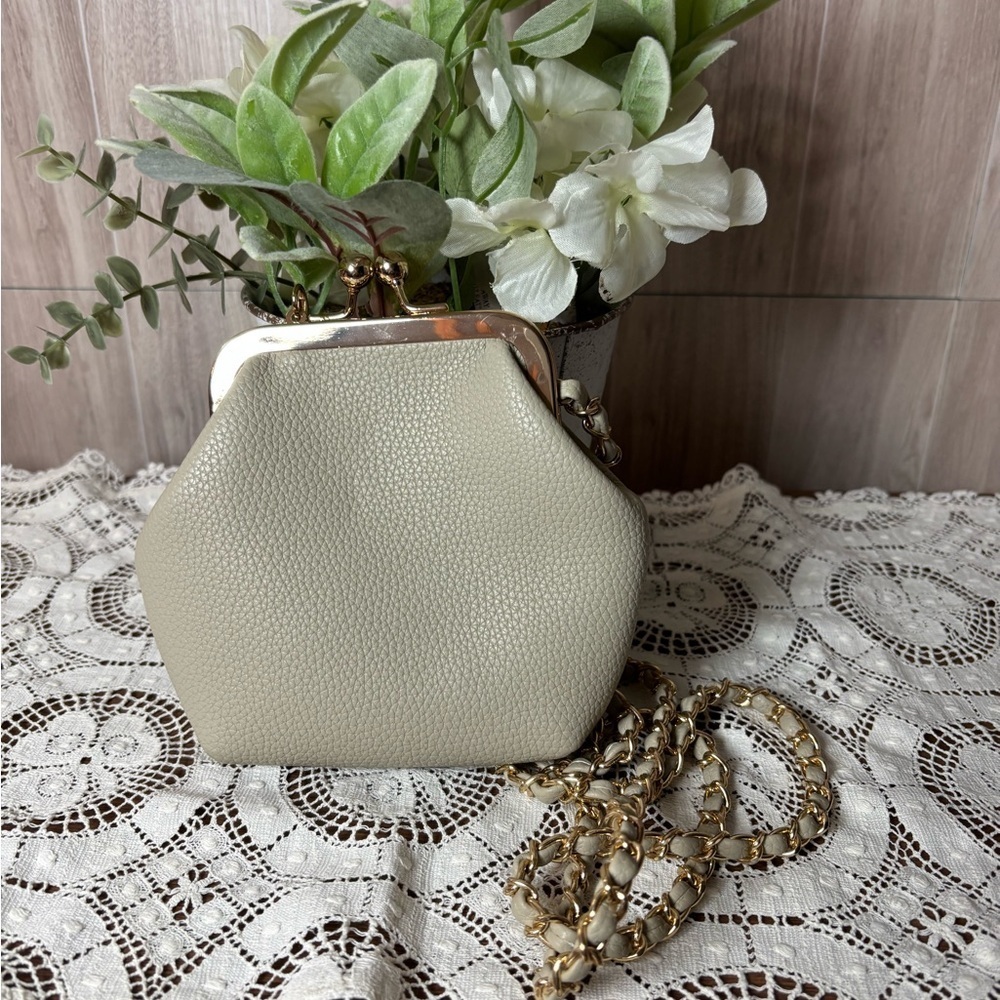 Jen & Co Cleo Coin Chic Cream Vegan Leather Clutch Crossbody